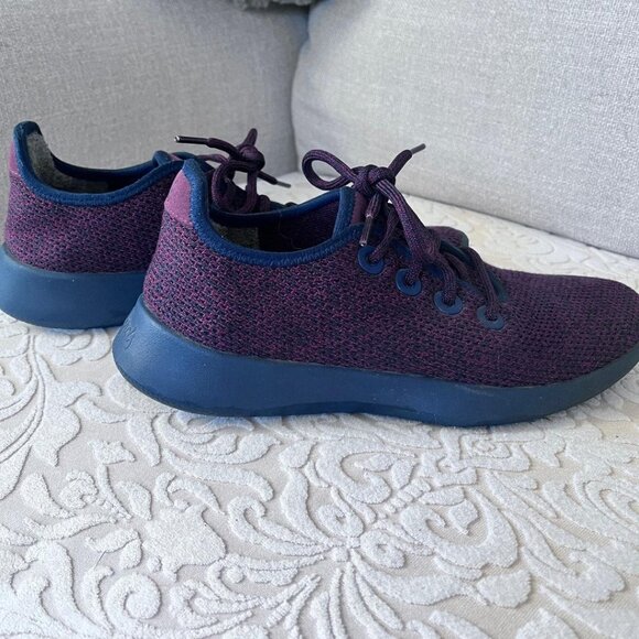 Men's Allbirds Tree Runners Olympus - Maroon with navy sole, Size 8 - Picture 2 of 7